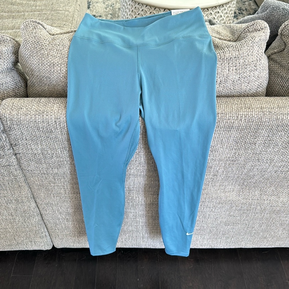 BNWT, never worn women’s Nike dri fit small leggings